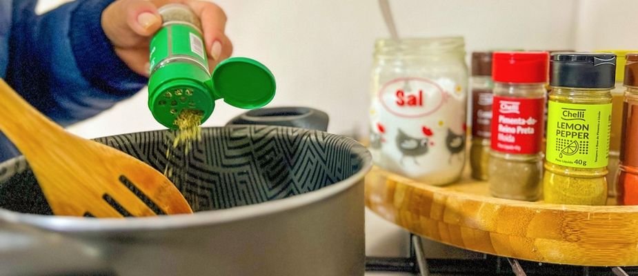 Uso de temperos naturais é alternativa para reduzir o consumo de sal no dia a dia